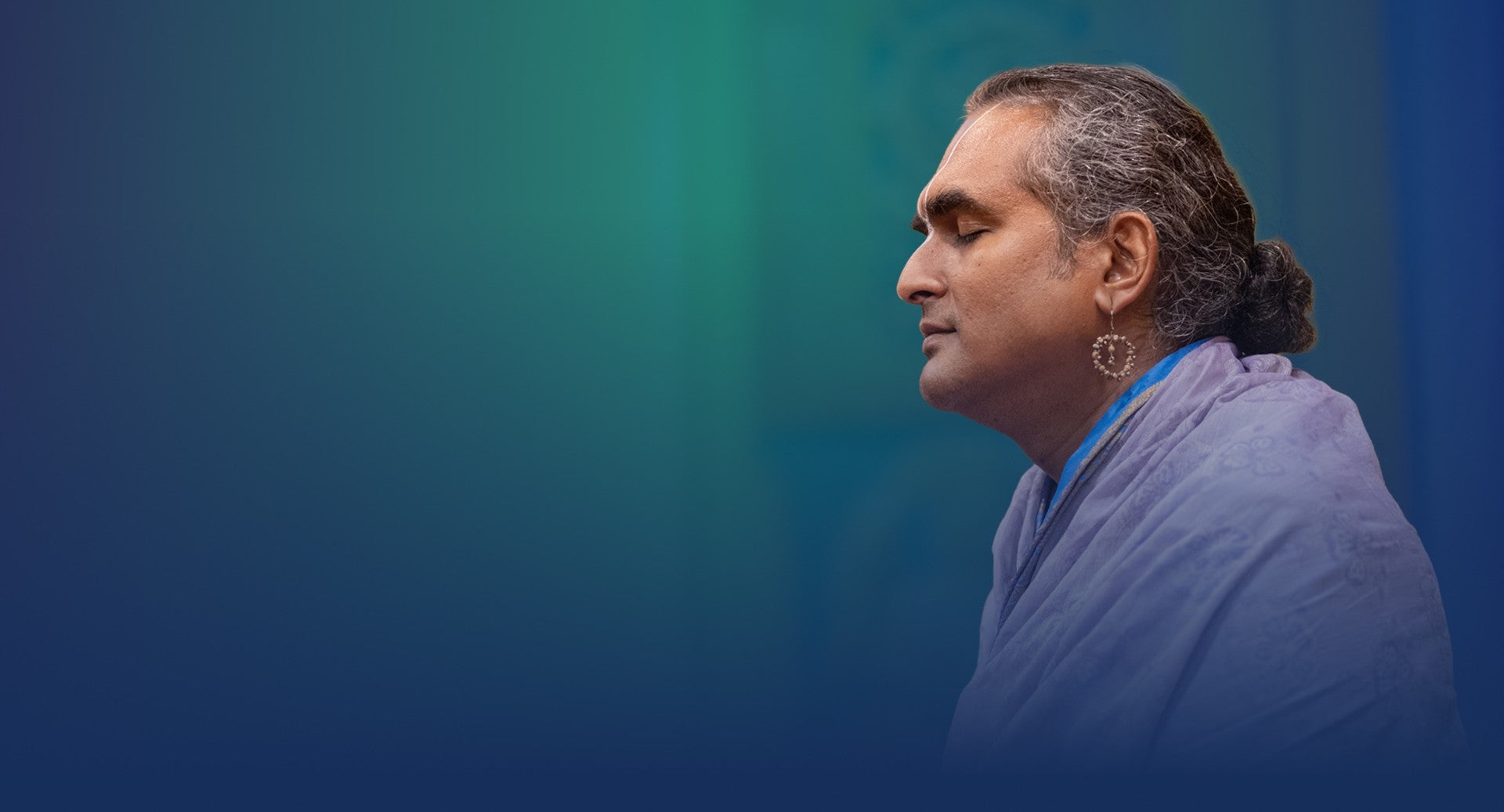 Paramahamsa Vishwananda blessing Sri Yantra participants